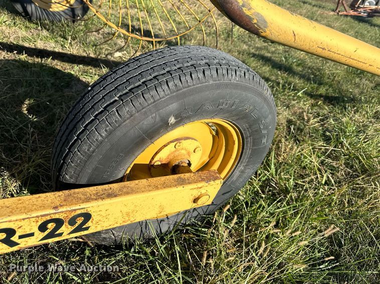 image for item DW2907 Vermeer WR-22  hay rake