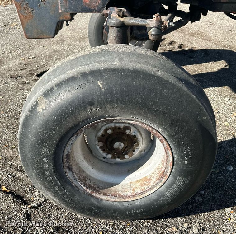 image for item DW2909 White Field Boss 2-105  tractor