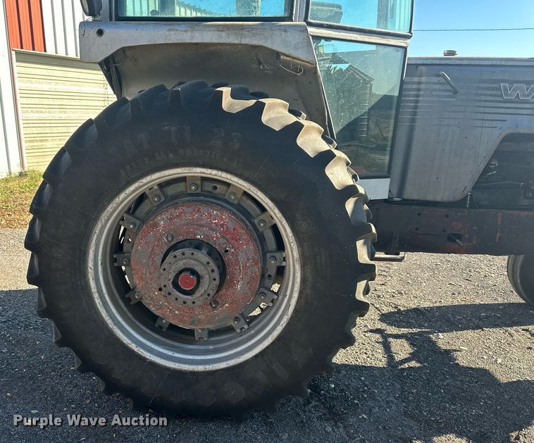 image for item DW2909 White Field Boss 2-105  tractor