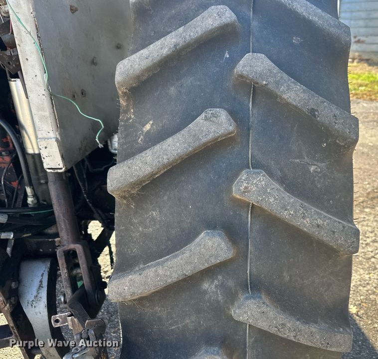 image for item DW2909 White Field Boss 2-105  tractor