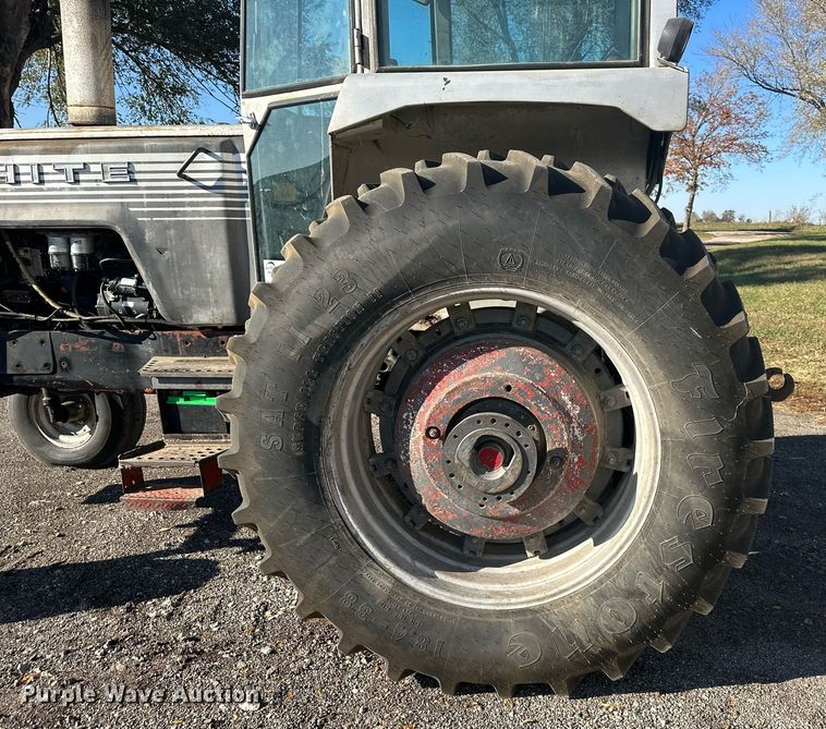 image for item DW2909 White Field Boss 2-105  tractor