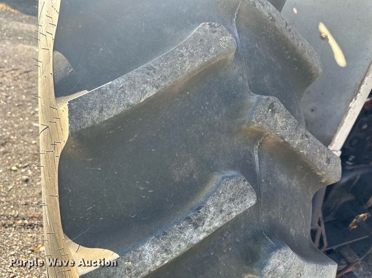 image for item DW2909 White Field Boss 2-105  tractor