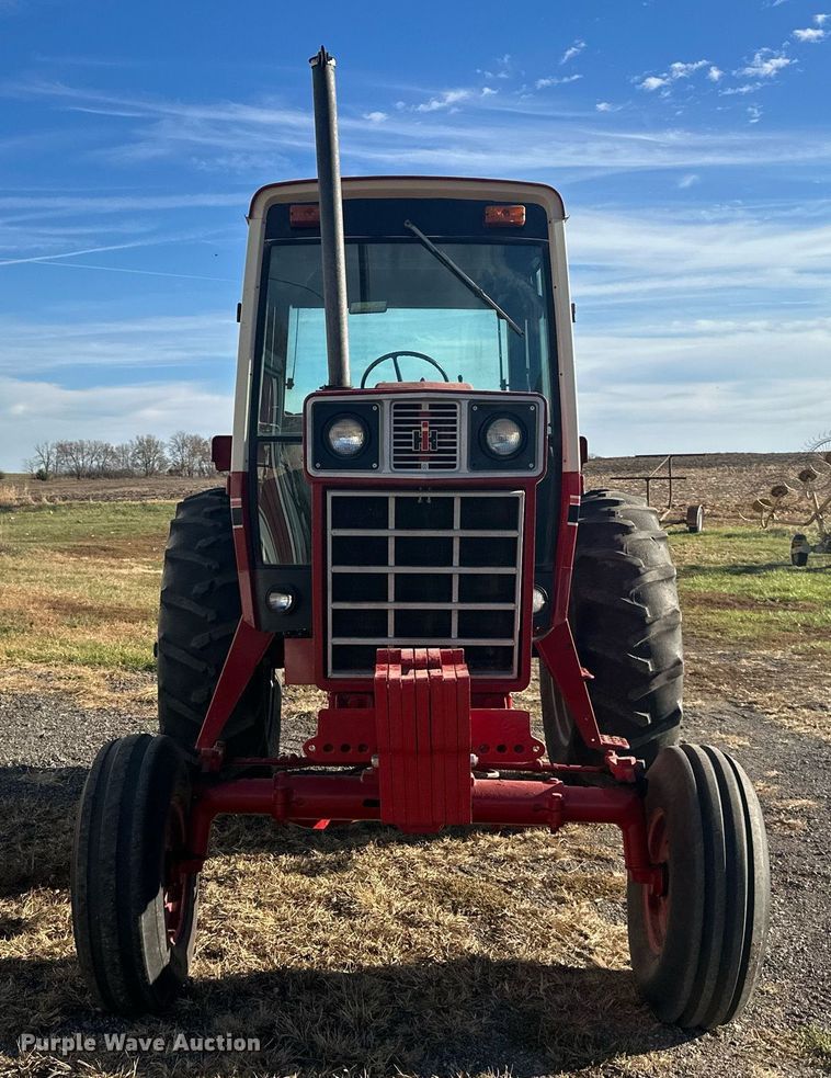 image for item DW2910 International 986  tractor