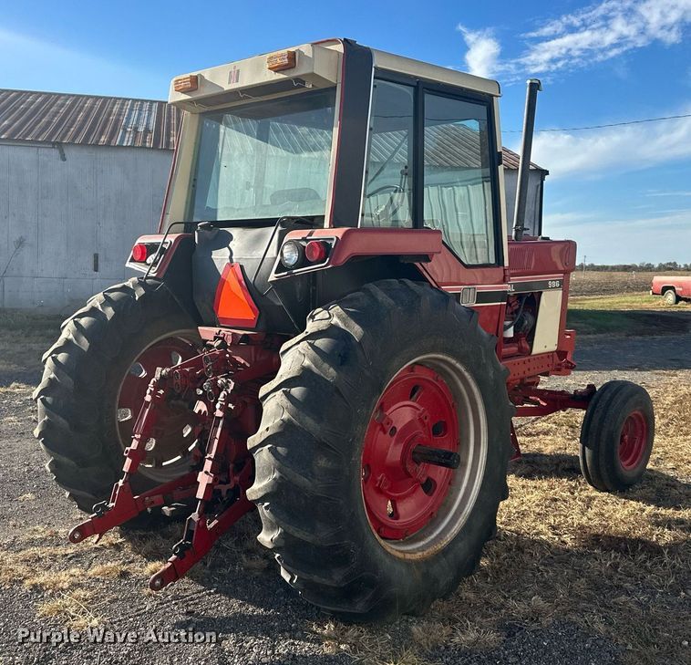 image for item DW2910 International 986  tractor
