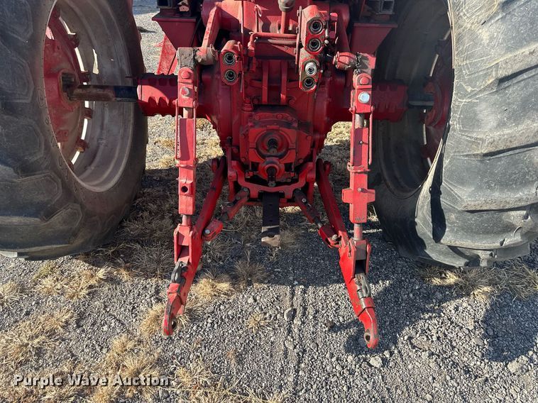 image for item DW2910 International 986  tractor