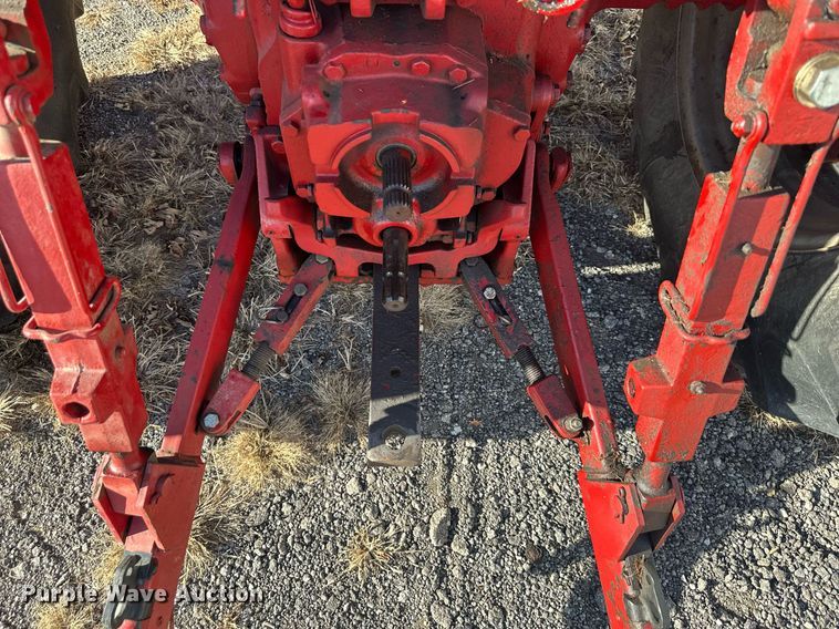 image for item DW2910 International 986  tractor