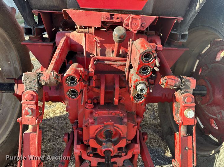 image for item DW2910 International 986  tractor