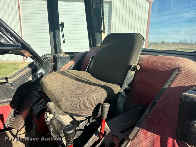 image for item DW2910 International 986  tractor