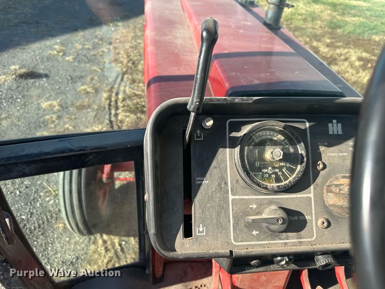 image for item DW2910 International 986  tractor