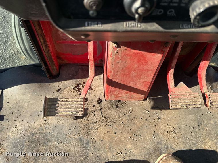 image for item DW2910 International 986  tractor