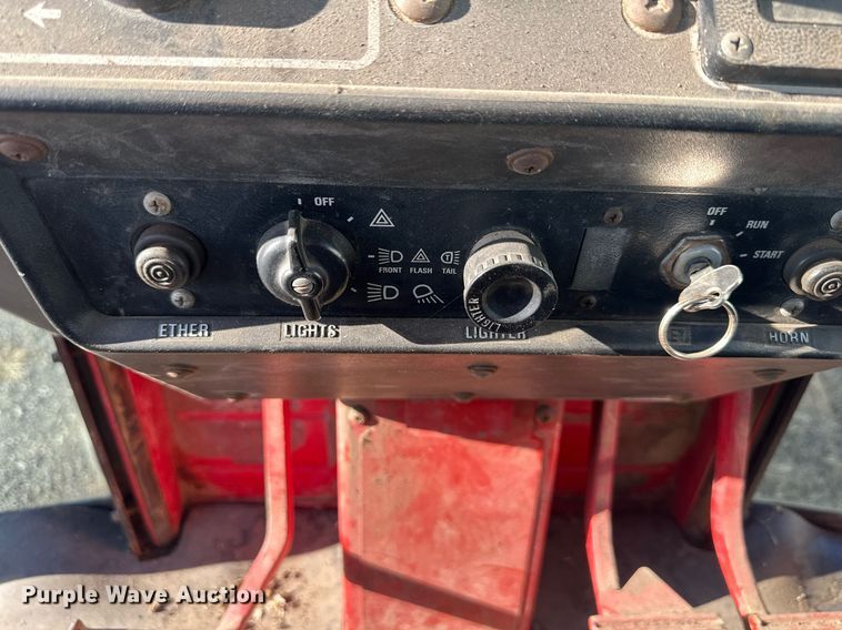 image for item DW2910 International 986  tractor