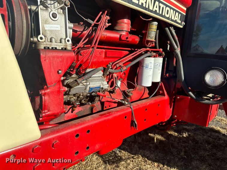 image for item DW2910 International 986  tractor