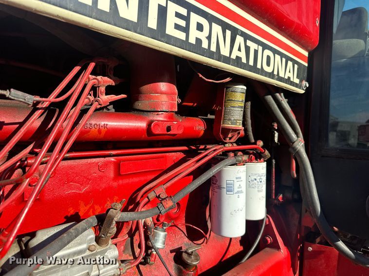 image for item DW2910 International 986  tractor