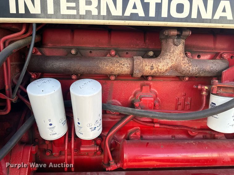 image for item DW2910 International 986  tractor