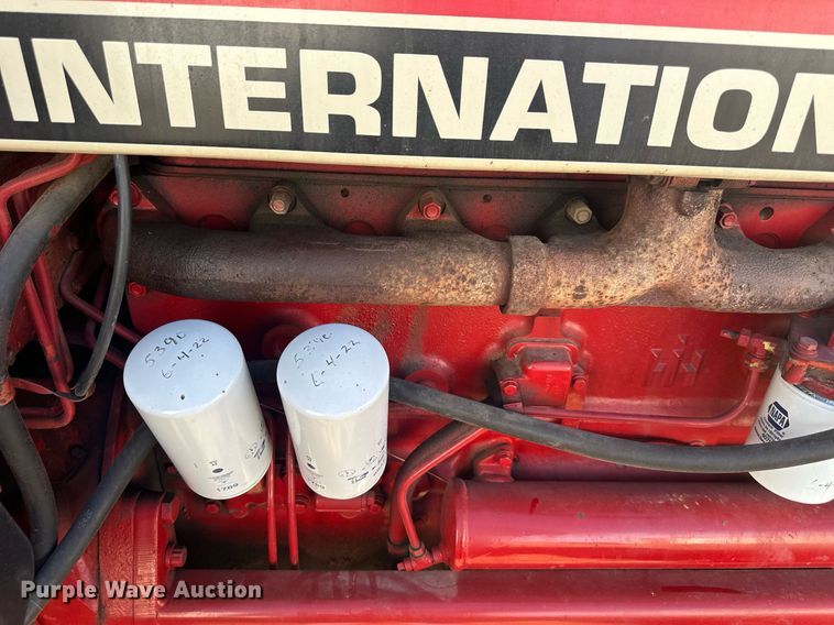 image for item DW2910 International 986  tractor