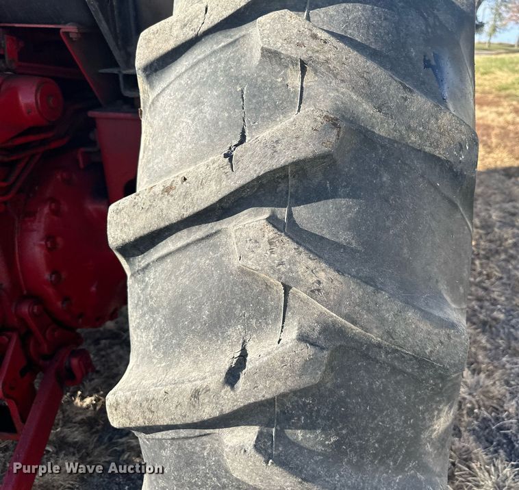 image for item DW2910 International 986  tractor