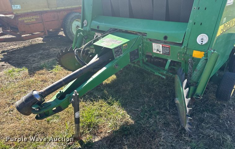 image for item DW2911 John Deere 566  round baler