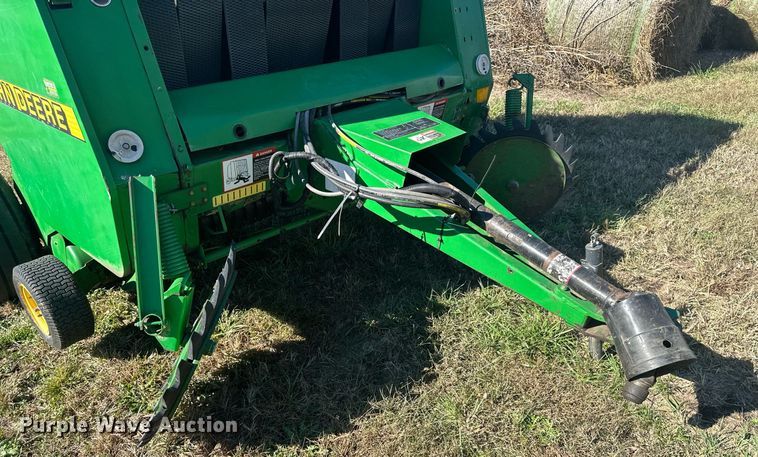 image for item DW2911 John Deere 566  round baler