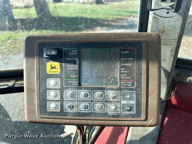 image for item DW2911 John Deere 566  round baler