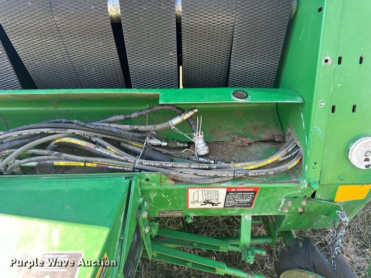 image for item DW2911 John Deere 566  round baler