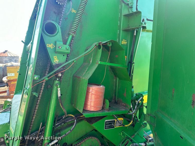 image for item DW2911 John Deere 566  round baler