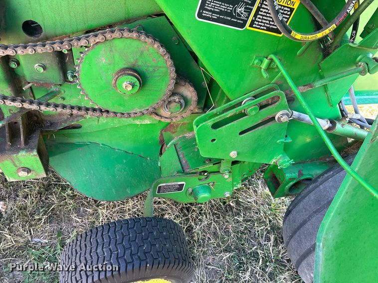 image for item DW2911 John Deere 566  round baler