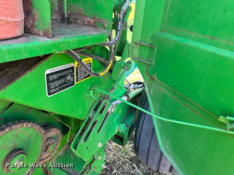 image for item DW2911 John Deere 566  round baler