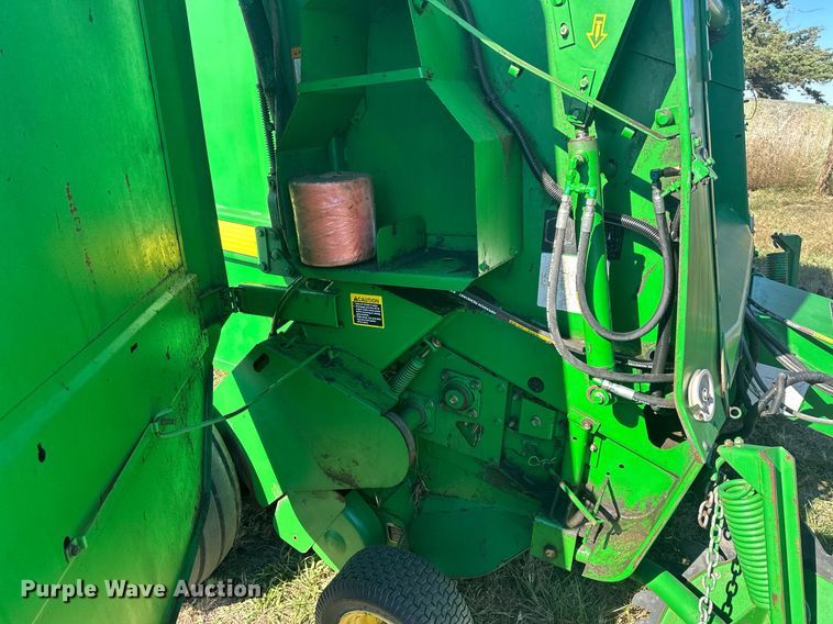 image for item DW2911 John Deere 566  round baler