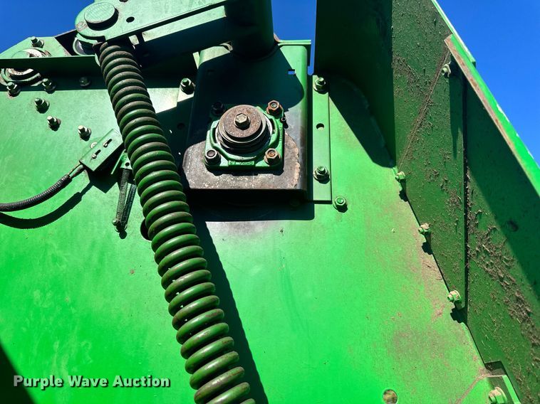 image for item DW2911 John Deere 566  round baler