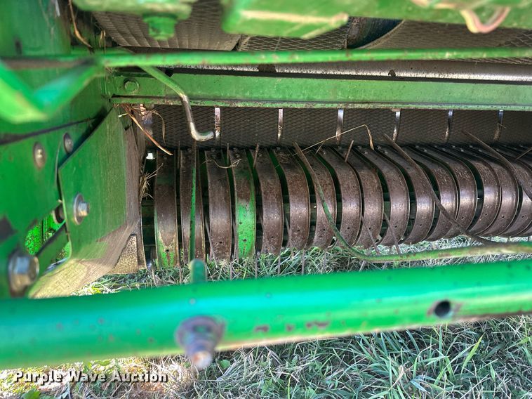 image for item DW2911 John Deere 566  round baler