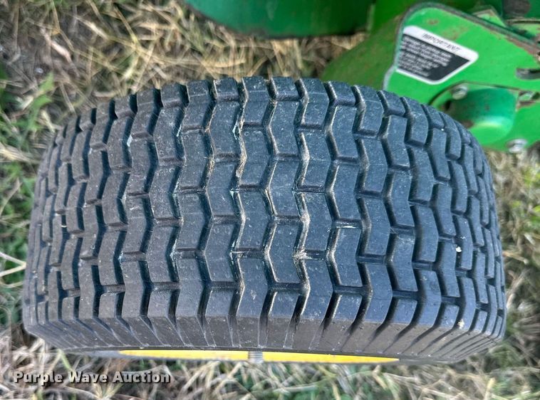 image for item DW2911 John Deere 566  round baler