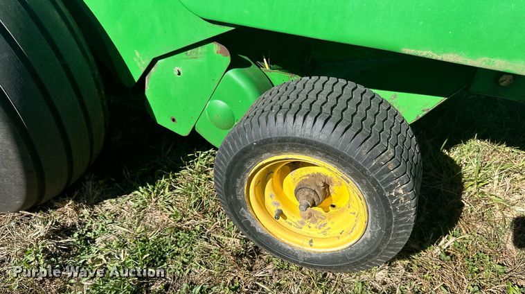 image for item DW2911 John Deere 566  round baler