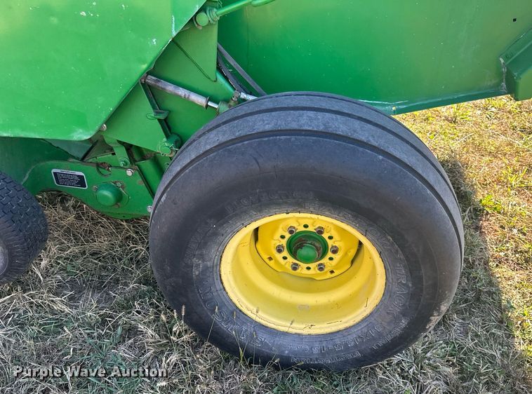 image for item DW2911 John Deere 566  round baler