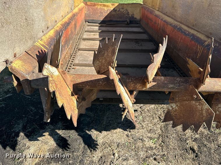 image for item DW2912 Minneapolis Moline  manure spreader