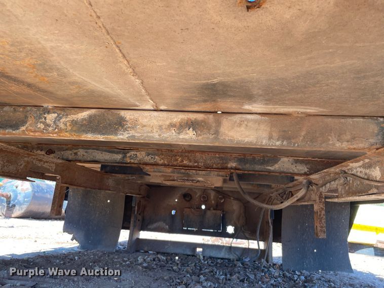 image for item GG9792 CM 1510368  flatbed pickup truck bed