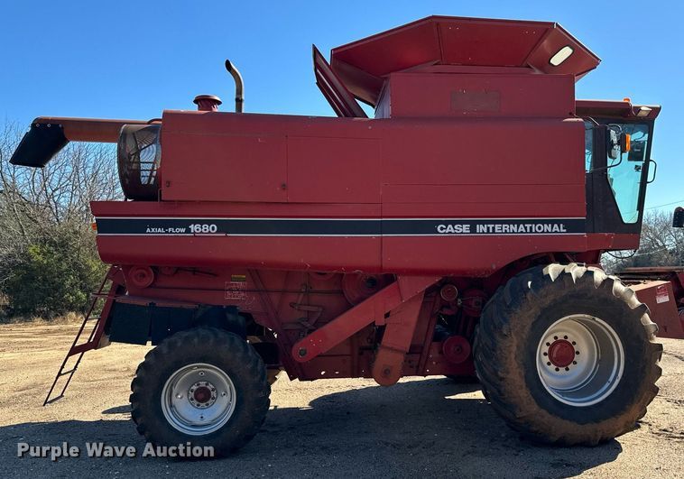image for item GG9835 1990 Case IH 1680 Axial-Flow  combine