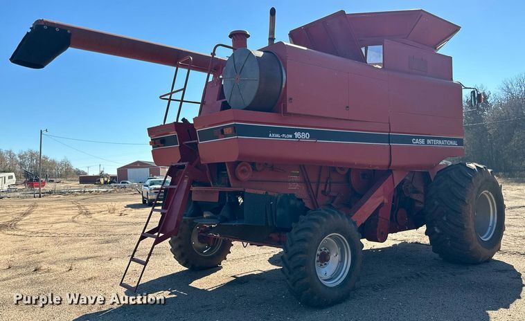image for item GG9835 1990 Case IH 1680 Axial-Flow  combine