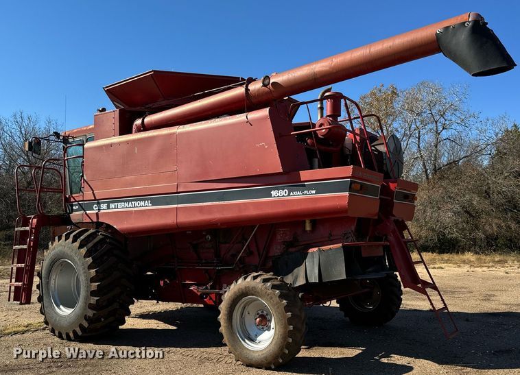 image for item GG9835 1990 Case IH 1680 Axial-Flow  combine