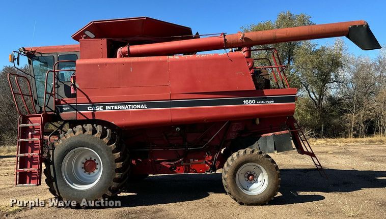 image for item GG9835 1990 Case IH 1680 Axial-Flow  combine
