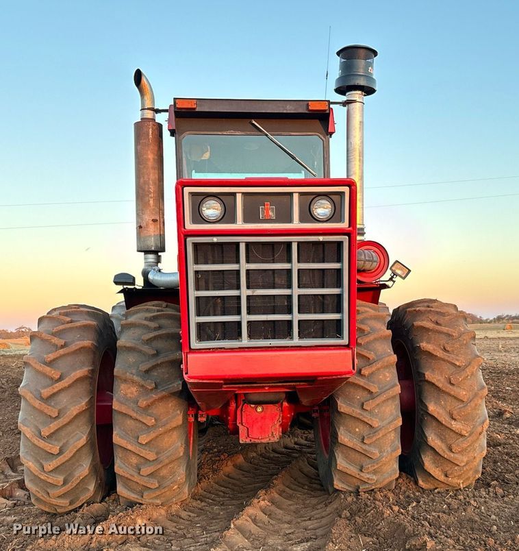 image for item GG9840 1980 International 4586  4WD tractor