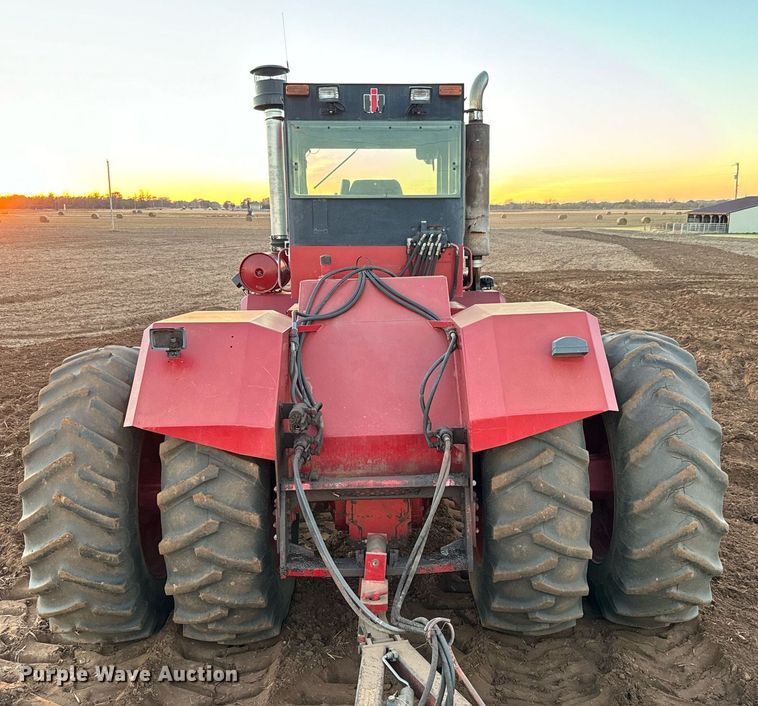 image for item GG9840 1980 International 4586  4WD tractor