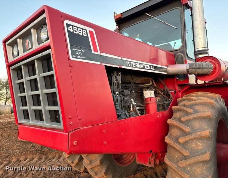 image for item GG9840 1980 International 4586  4WD tractor