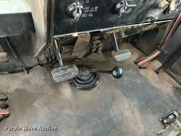 image for item GG9840 1980 International 4586  4WD tractor