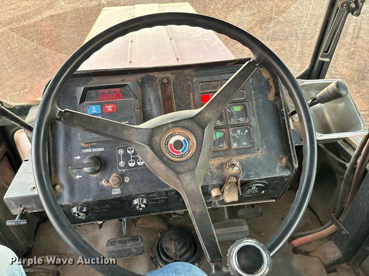 image for item GG9840 1980 International 4586  4WD tractor