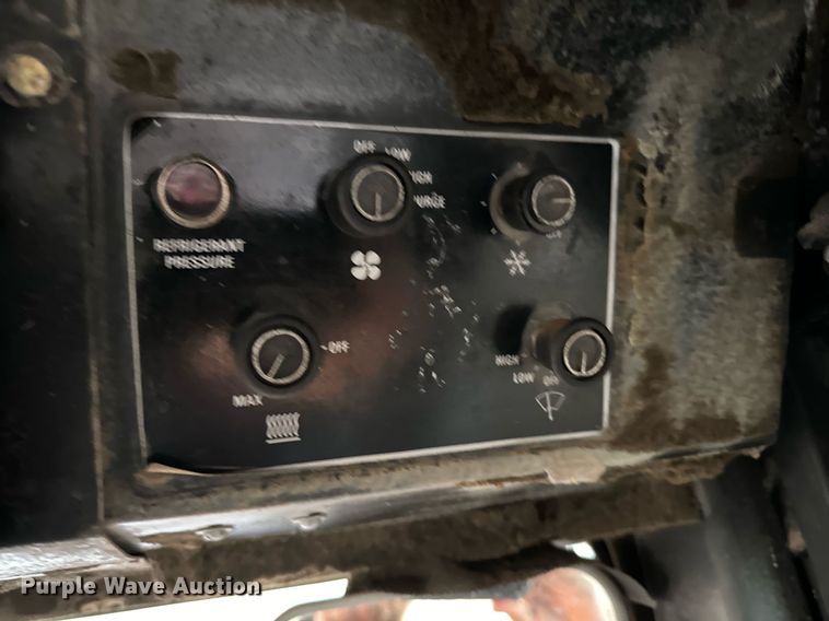 image for item GG9840 1980 International 4586  4WD tractor