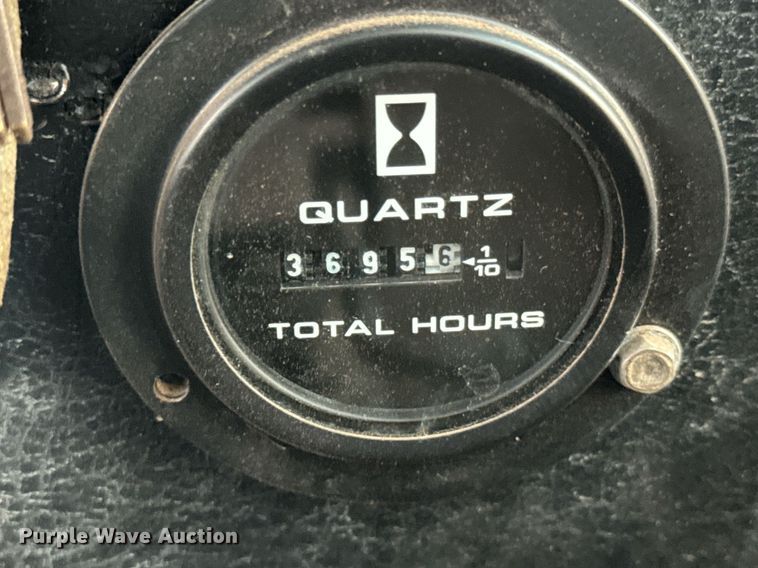 image for item GG9840 1980 International 4586  4WD tractor