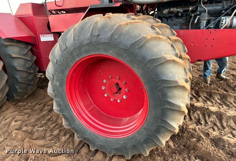 image for item GG9840 1980 International 4586  4WD tractor