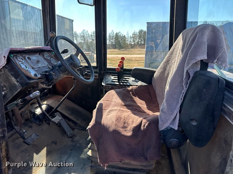 image for item IU9070 Versatile 875  4WD tractor