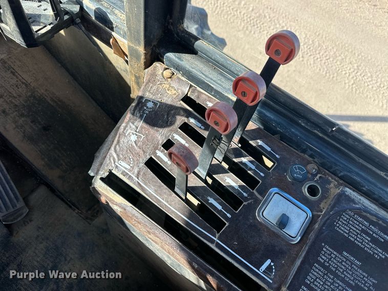 image for item IU9070 Versatile 875  4WD tractor