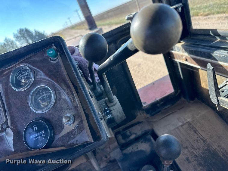 image for item IU9070 Versatile 875  4WD tractor